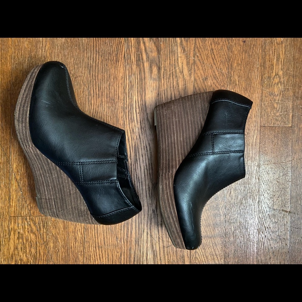 Dr Scholl’s black leather wedge boogie size 7